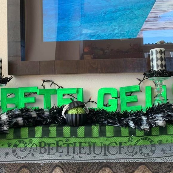 Beetlejuice- Striped Lace Light-Up Mantel Scarf - Picture 2 of 3